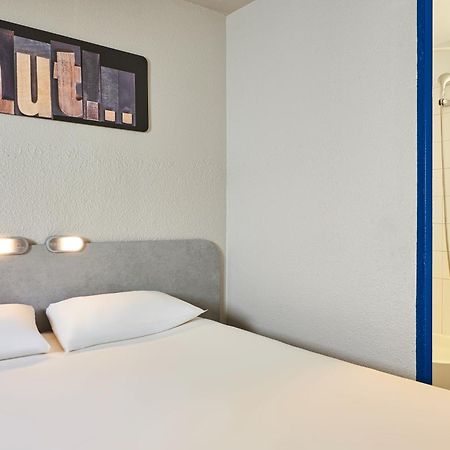 ibis budget Versailles Chateau Saint cyr l'Ecole Exterior foto